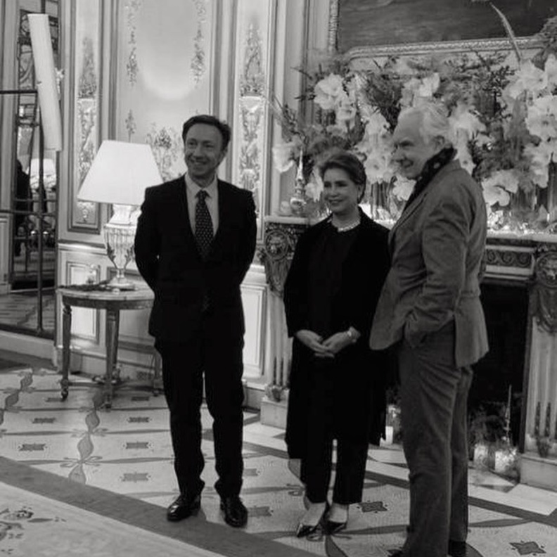 الدوقة الكبرى للكسمبورغ تحضر جلسة توقيع لكتابها الجديد في باريس