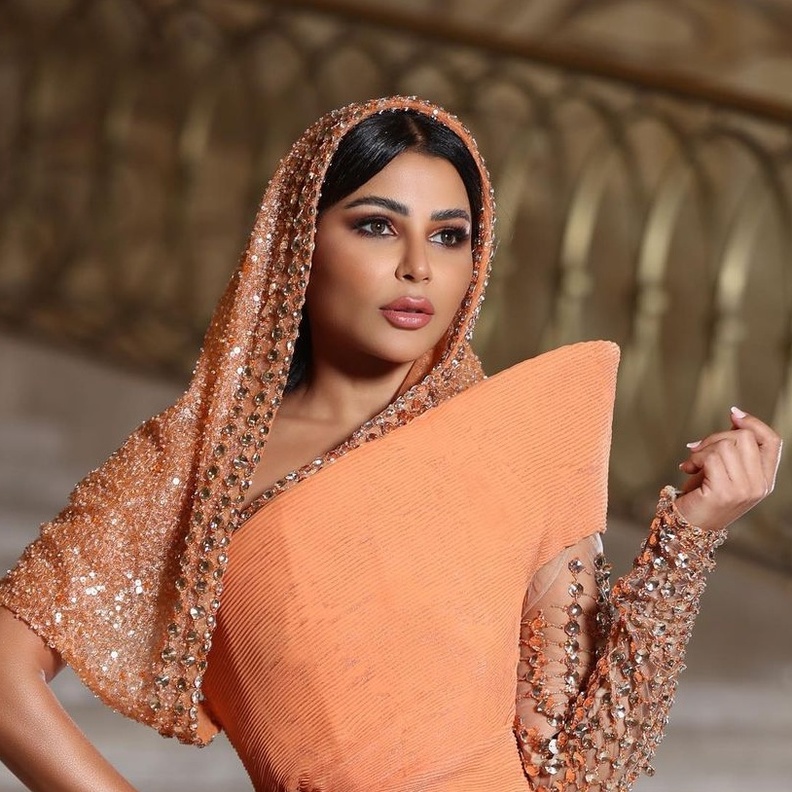 إطلالات مكياج النجمات العرب بأنامل الميكآب ارتست السعودية منى النعمان