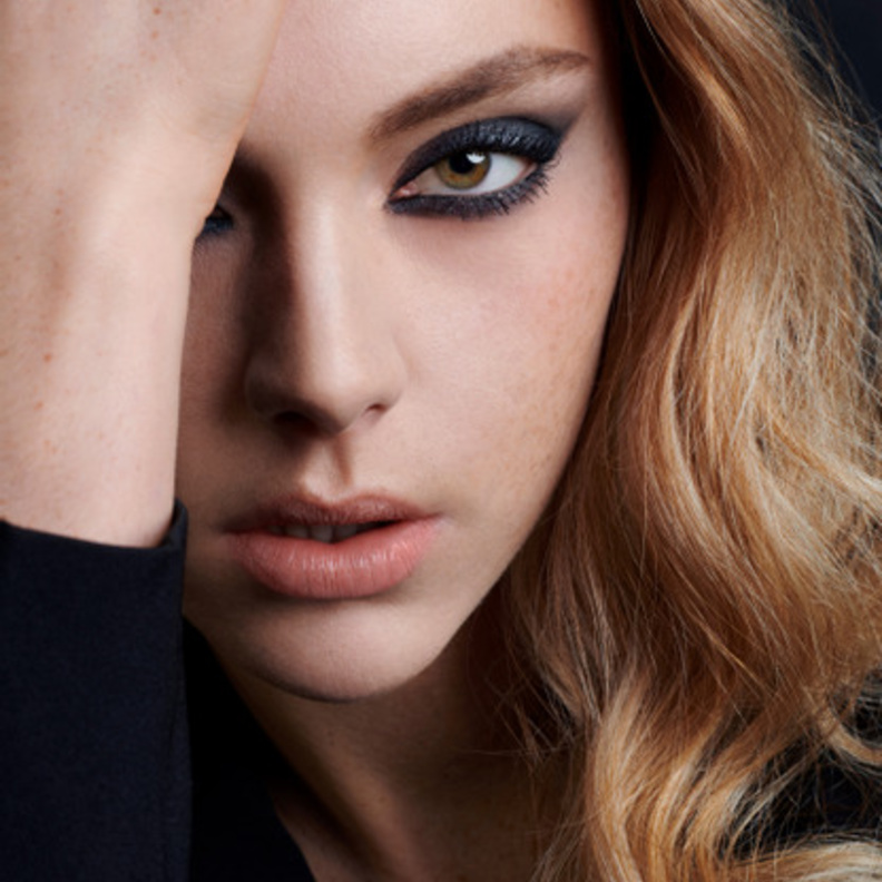 ارتقي بإطلالة عينيك واجذبي الأنظار مع MONSIEUR BIG و DRAMA LIQUI PENCIL من Lancôme