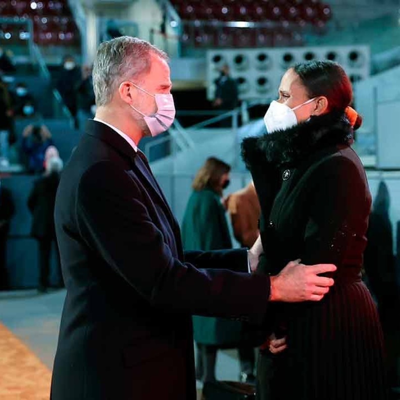 ملك وملكة إسبانيا ينعيان لاعب التنس الإسباني الشهير مانويل سانتانا