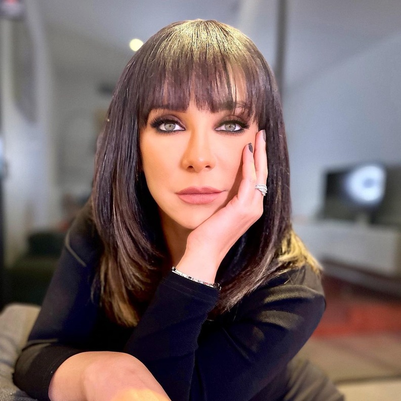 سلاف فواخرجي بإطلالة جمالية مفاجئة مع نهاية عام 2021