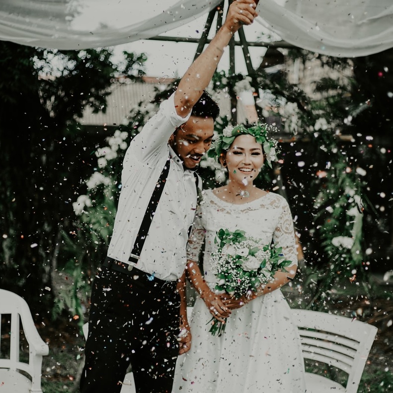 عروس تطالب وصيفات الشرف بدفع 3 آلاف دولار