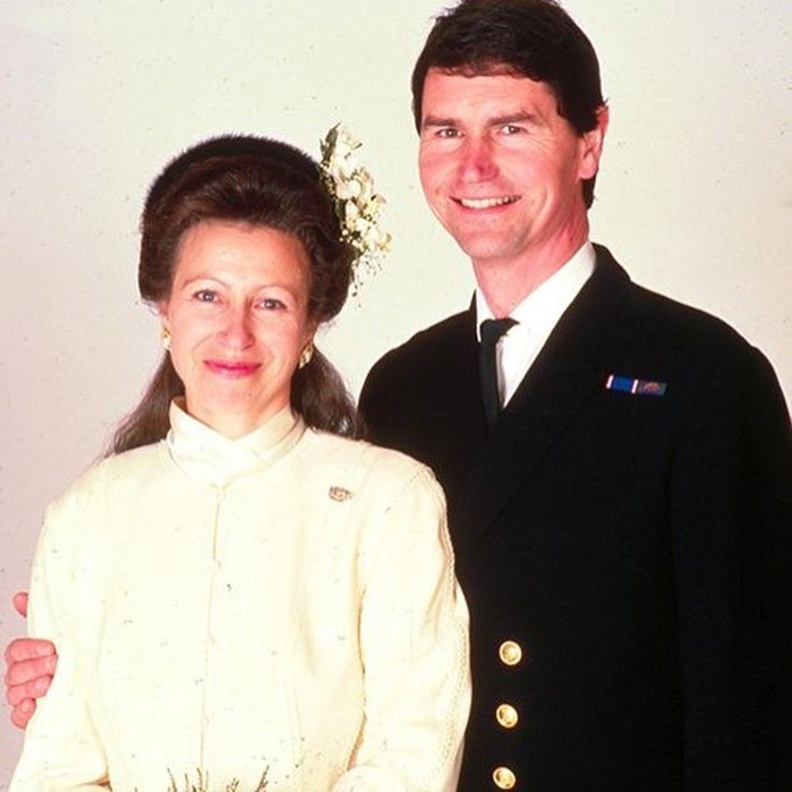 الأميرة آن تحتفل بالذكرى السنوية 19 لزواجها من سير تيموثي لورانس