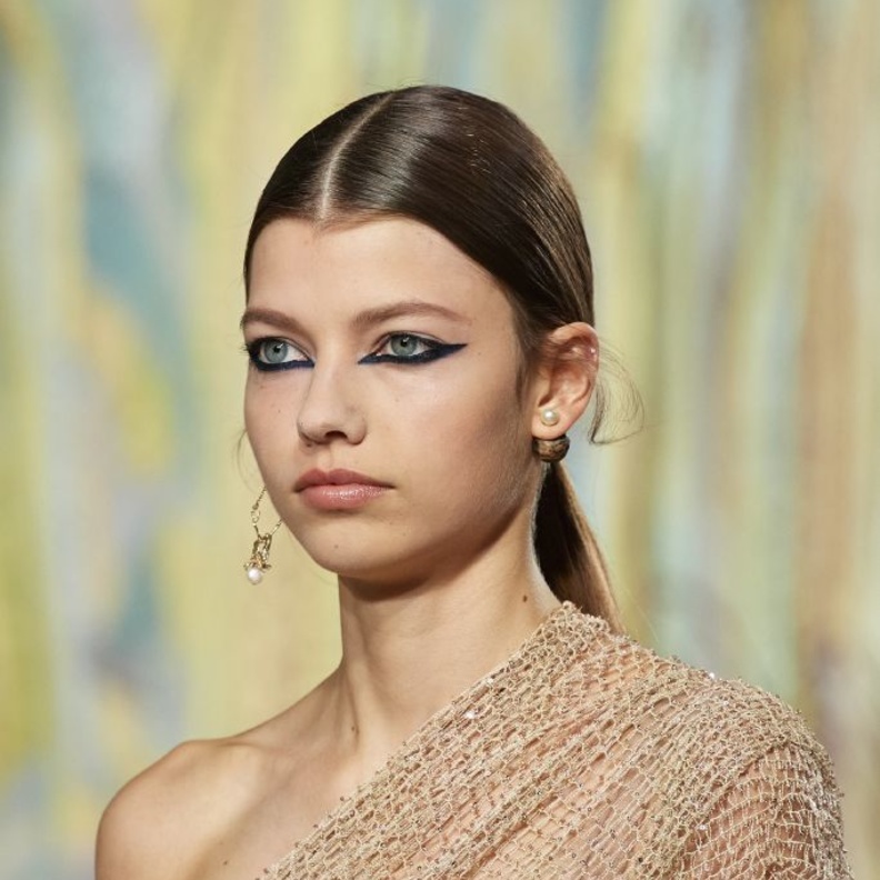 طريقة رسم الكحل الفرنسي للعيون الصغيرة