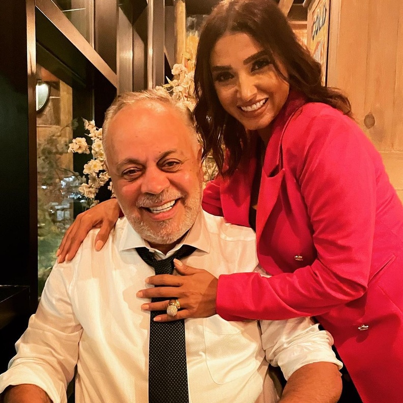 روجينا تحتفل بعيد ميلاد زوجها أشرف زكي برومانسية