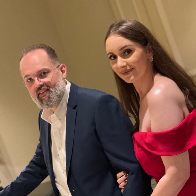 محمد محمود عبد العزيز وزوجته