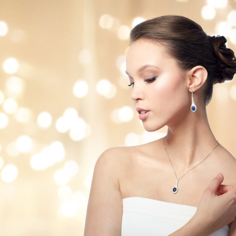 مجوهرات مرصعة بالياقوت الازرق للعروس صاحبة الذوق الرفيع