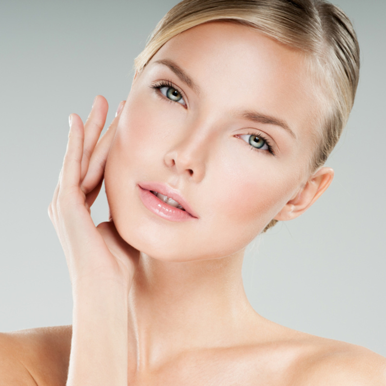 5 استخدامات جمالية لزيت الورد لإطلالة مشرقة قبل نهاية العام