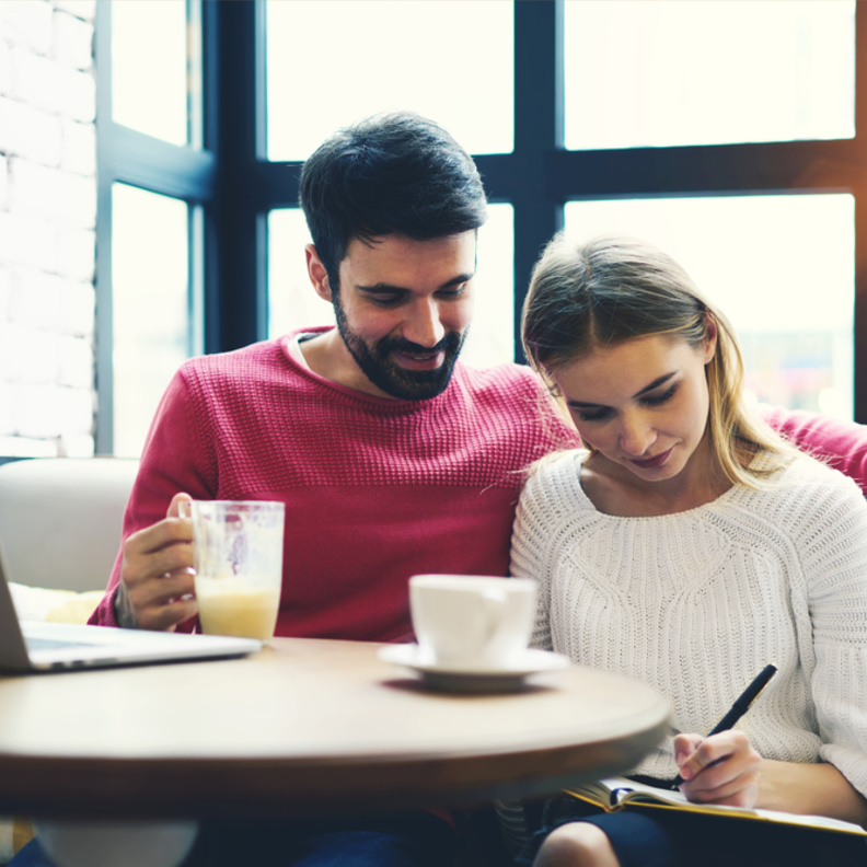 shutterstock_ارشادات مهمة ستساعدك في كتابة قائمة المدعوين لحفل الزفاف