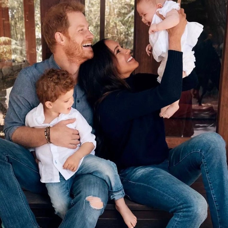 اتهامات لميغان وهاري بمحاولة سرقة الأضواء من الملكة