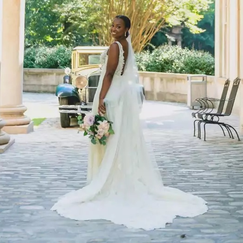 ماذا فعلت العروس بفستان زفاف والدتها من الثمانينيات ؟