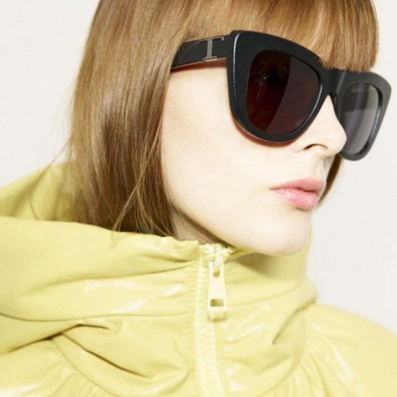نظارات شمسية سوداء كبيرة الحجم من Tods