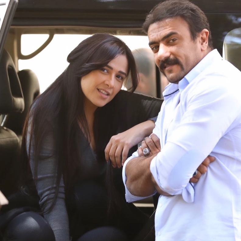 ياسمين عبدالعزيز تحتفل بعيد ميلاد أحمد العوضي بعد أزمة مرضها 