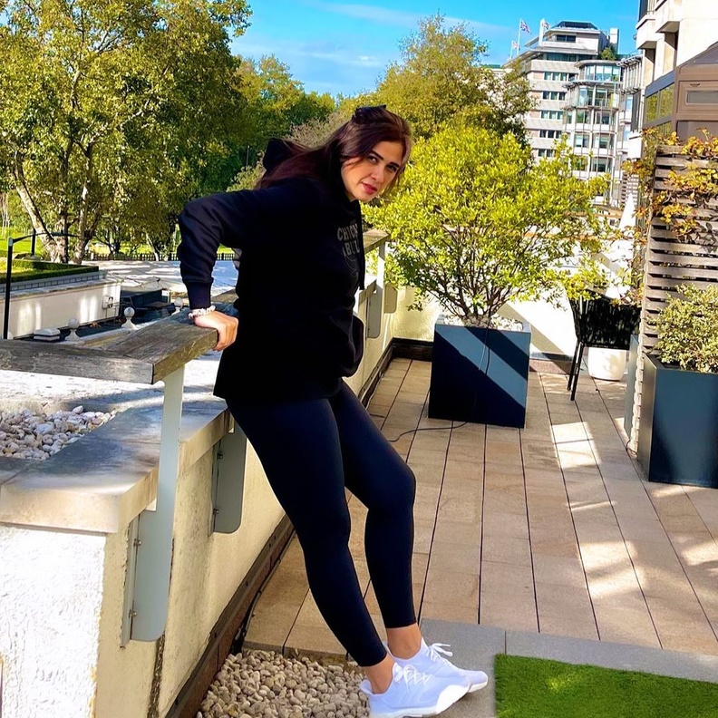 ياسمين عبد العزيز تعود لنشر يومياتها على انستغرام بعد تعافيها.