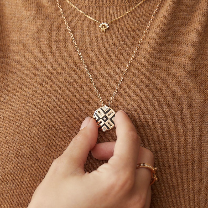 أجمل موديلات قلادات الميدالية المميزة (1)