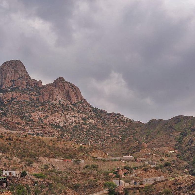 جبلا شدا.. وجهة مثالية لعشاق المغامرات والهايكنج بالمملكة