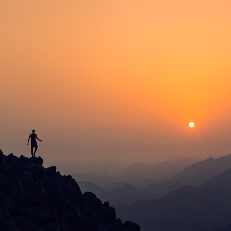 أجواء طبيعية خلابة من فوق قمم جبال وادي الحلو - المصدر @Salemsarhan11.