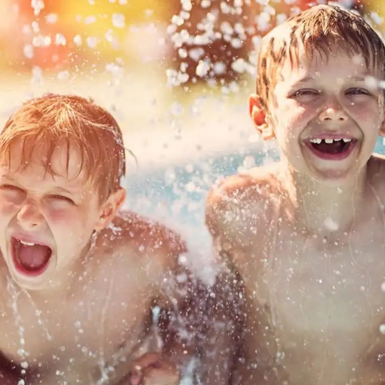 أجواء ممتعة مع الألعاب المائية في سبلاش باد - المصدر زوروا دبي