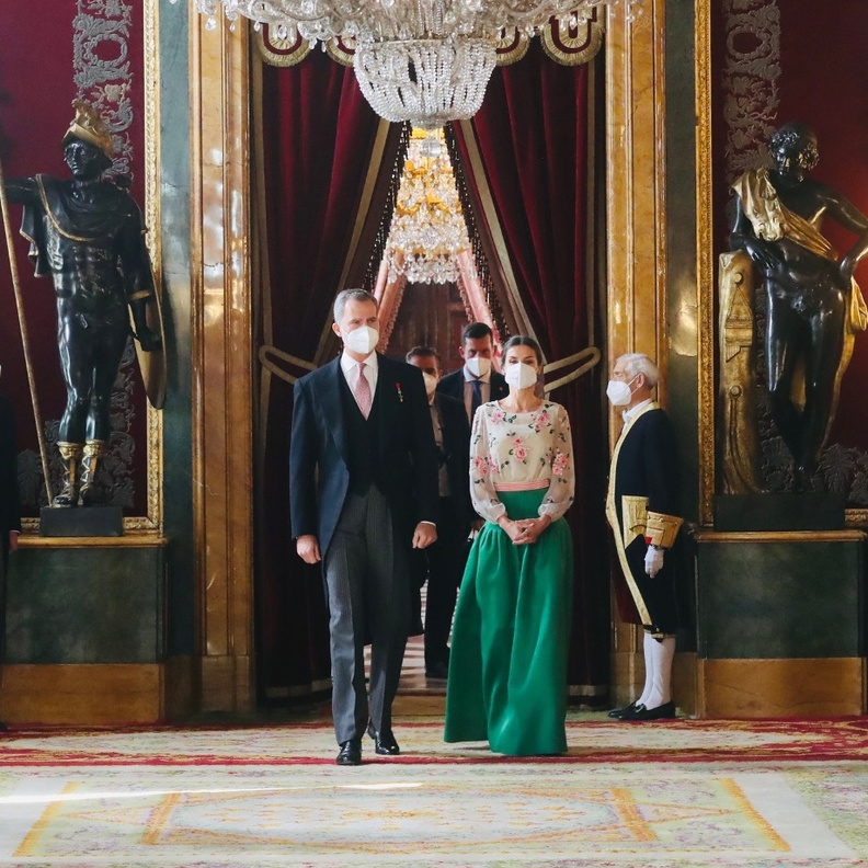 أحدث إطلالات الملكة ليتيزيا بفستان لحماتها الملكة صوفيا من عام 1977 بعد إعادة تدويره