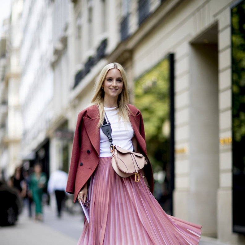 اطلالات مميزة في التنورة البليسيه لمختلف المناسبات والمشاوير