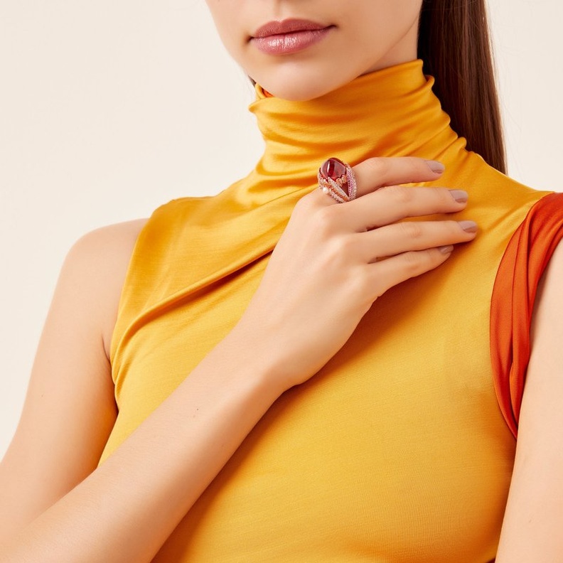 أناقتك في السهرات مع أجمل خواتم كوكتيل مرصعة بالأحجار