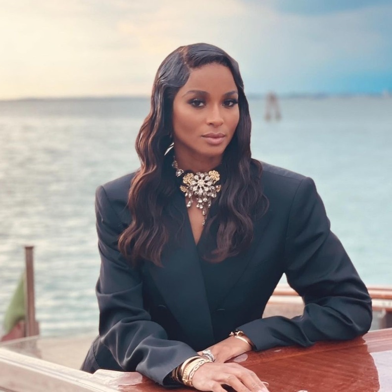 اطلالة Ciaraبالمكياج السموكي - الصورة من صفحة Rob Zangardi على انستغرام