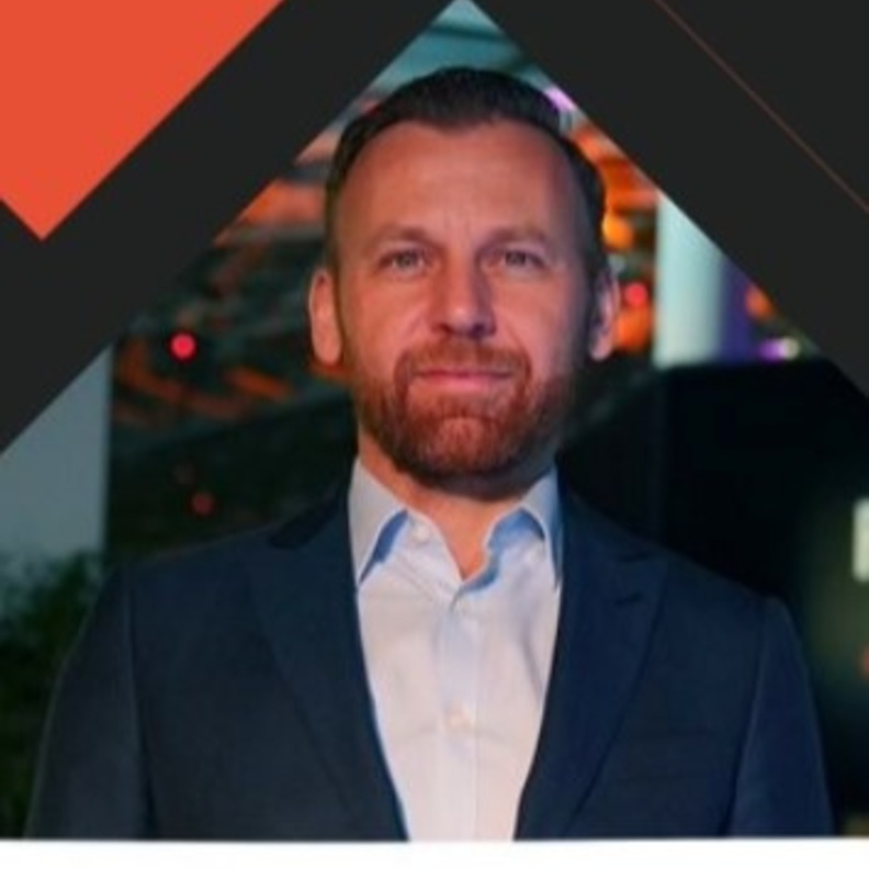 الرئيس التنفيذي لهيئة الأزياء في لقاء افتراضي مفتوح مع المستثمرين في قطاع الأزياء