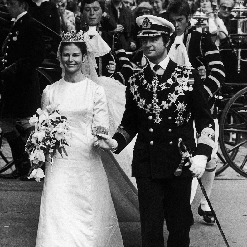 الملكة سيلفيا زوجة ملك السويد بفستان الزفاف