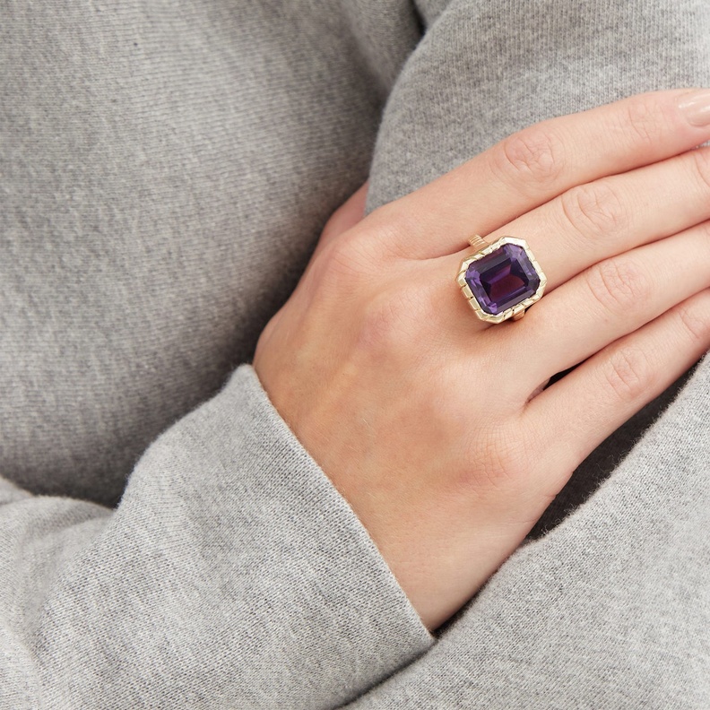 تألقي بمجوهرات من حجر الجمشت حجر مواليد فبراير