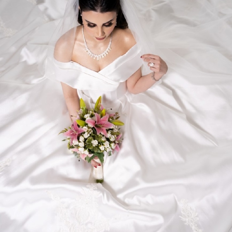 تصوير عروس بكاميرا المصورة موضي الدوسري