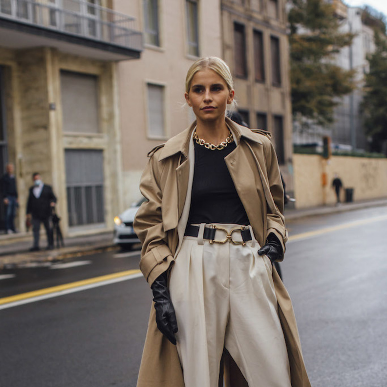 اطلالات شبابية في البنطلون البيج لمختلف المناسبات