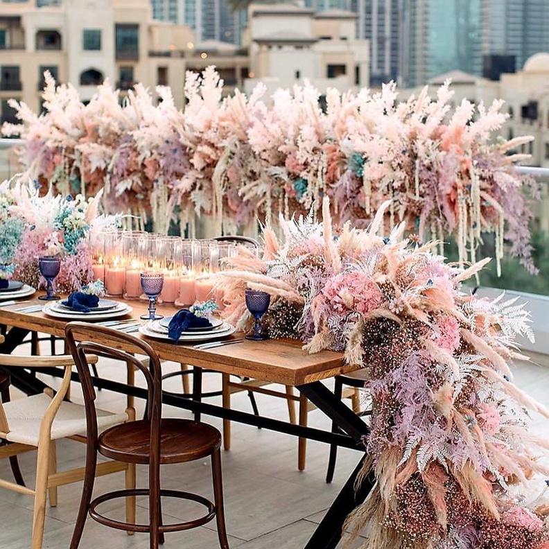 ثيمات زواج مبتكرة بصيحة الزهور المجففة من تنفيذ شركة Carousel