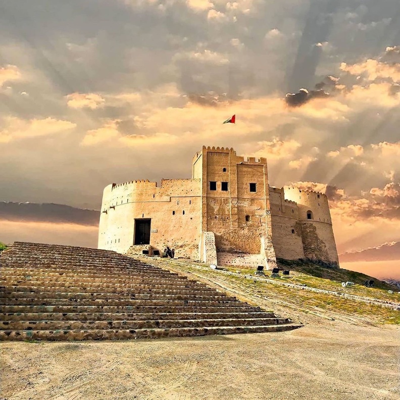 شموخ قلعة الفجيرة - المصدر @fuj8888.
