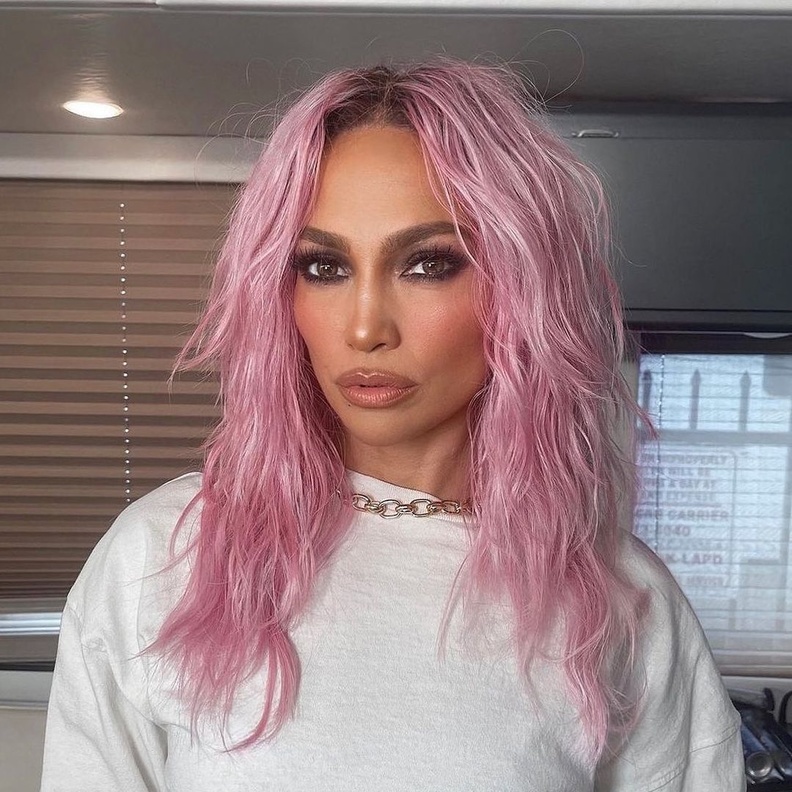 صبغات شعر غير إعتيادية اعتمدتها النجمات العالميات مع بداية عام 2022