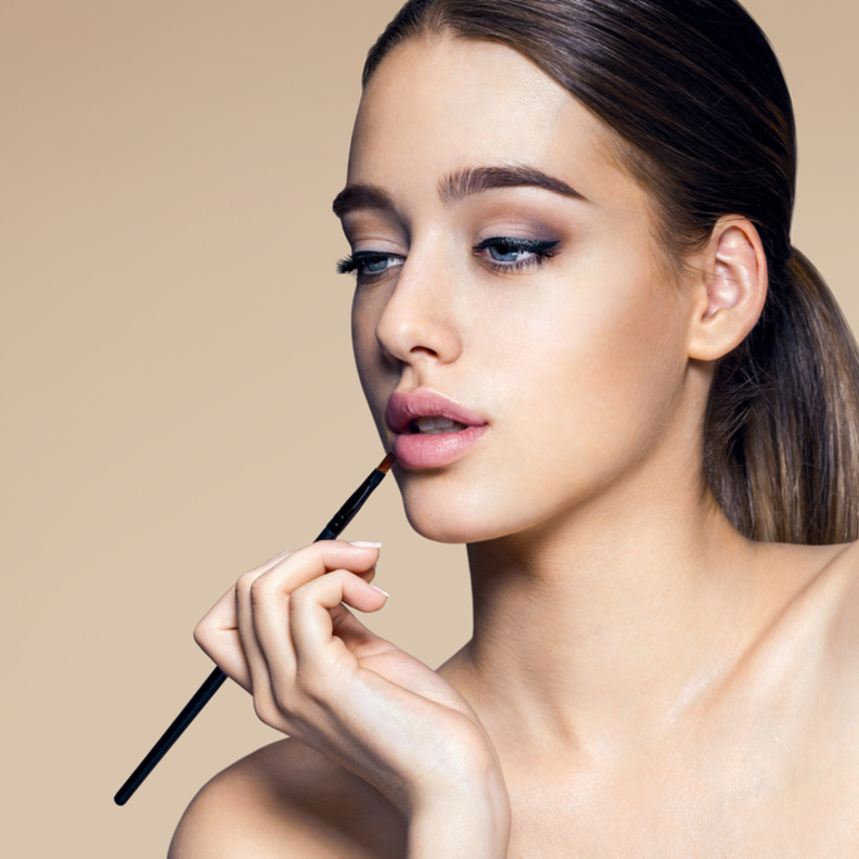 نصائح لتطبيق احمر الشفاه