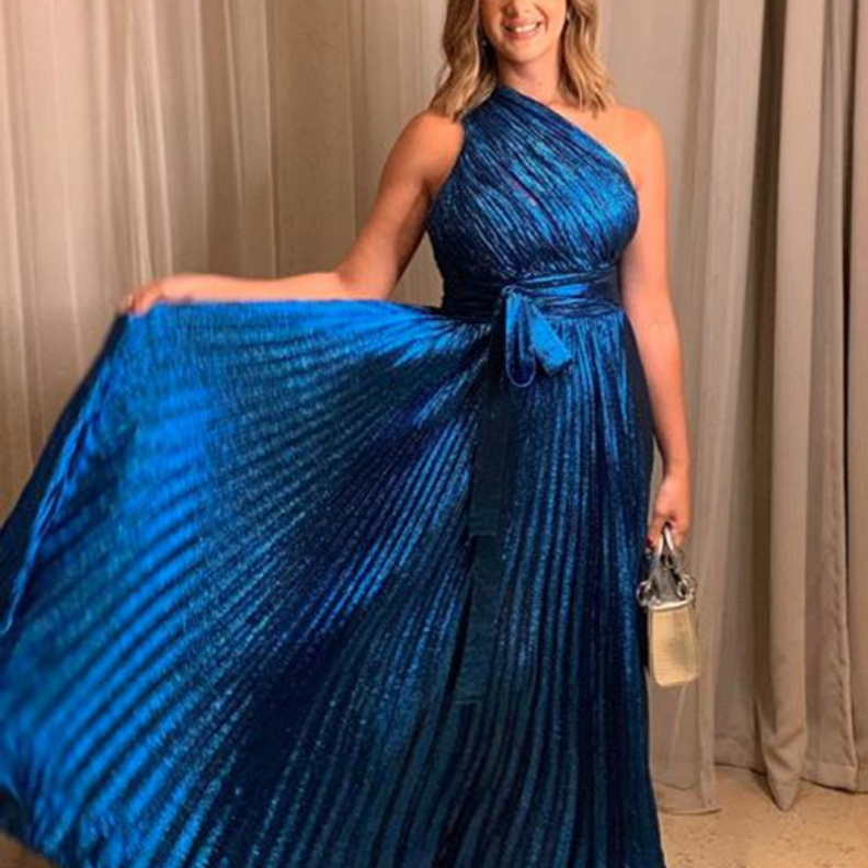 موديلات فساتين خطوبة مستوحاة من دنيا سمير غانم في عيد ميلادها