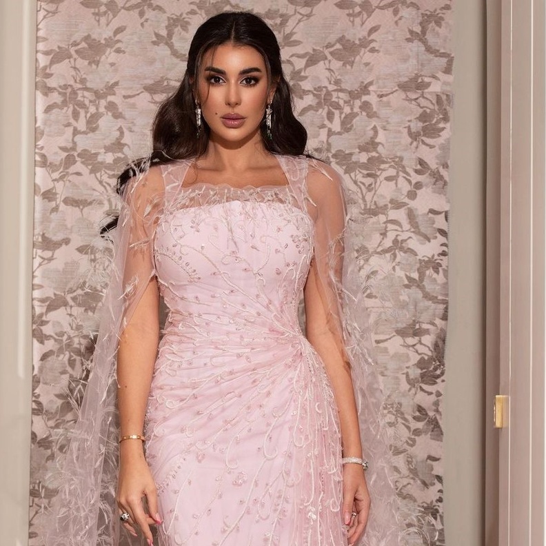 فساتين خطوبة باللون الزهري انستقرام@yasmine_sabri