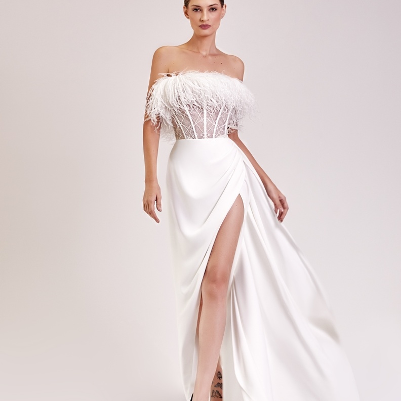 فساتين خطوبة بقصة الكورسيه من مجموعة كميل شمعون