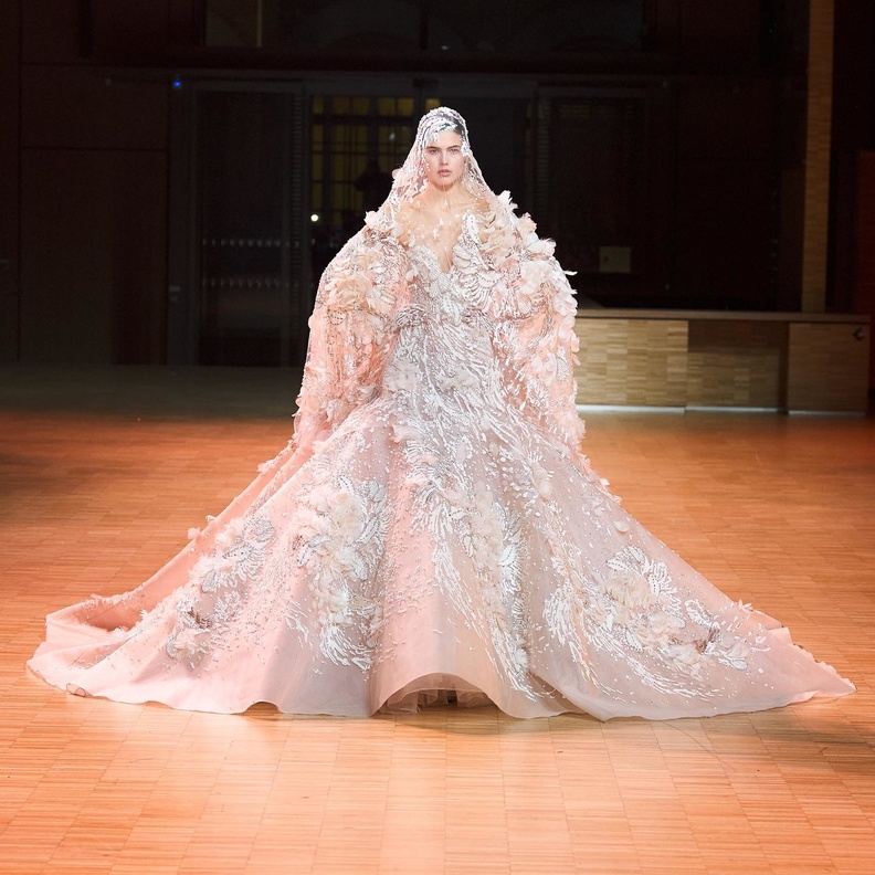 فساتين زفاف من أسبوع الموضة انستقرام@eliesaab