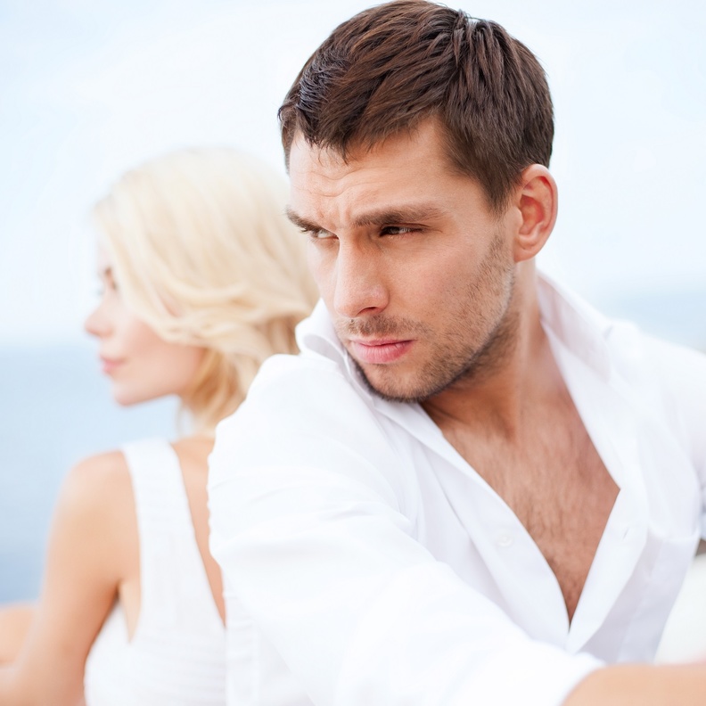 لماذا يبتعد الرجل عن المرأة التي تهتم به كثيراً