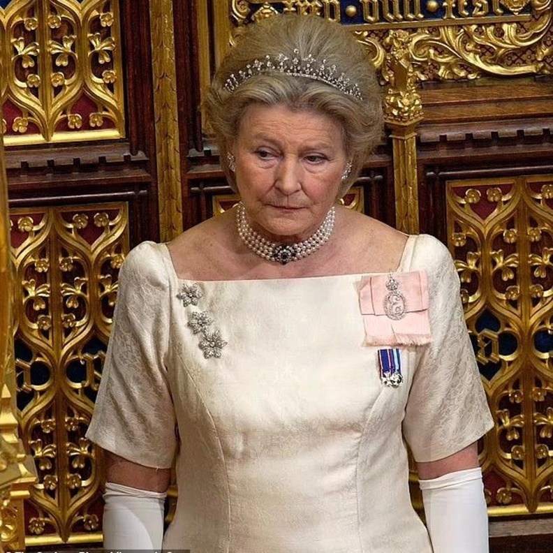 ليدي فارنهام صديقة الملكة ووصيفتها