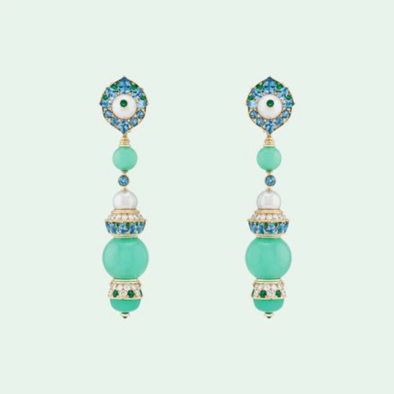 مجوهرات مزينة بحجر الكريسوبريس الاخضر من دار فان كليف اند أبرلز Van Cleef & Arpels (2)