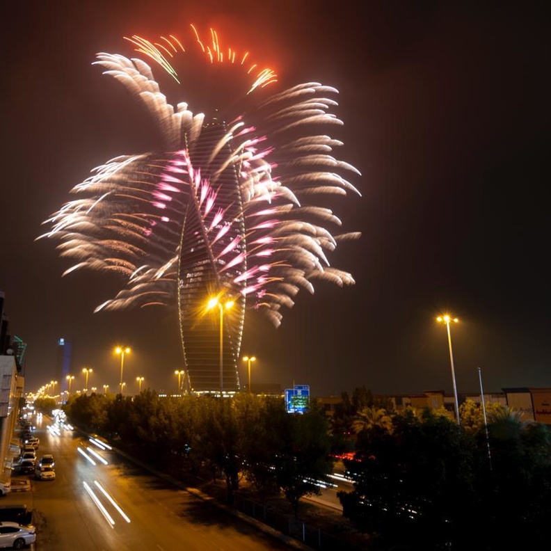 بالصور والفيديو: احتفالات مذهلة في "بوليفارد رياض سيتي" بمناسبة العام الجديد 2022