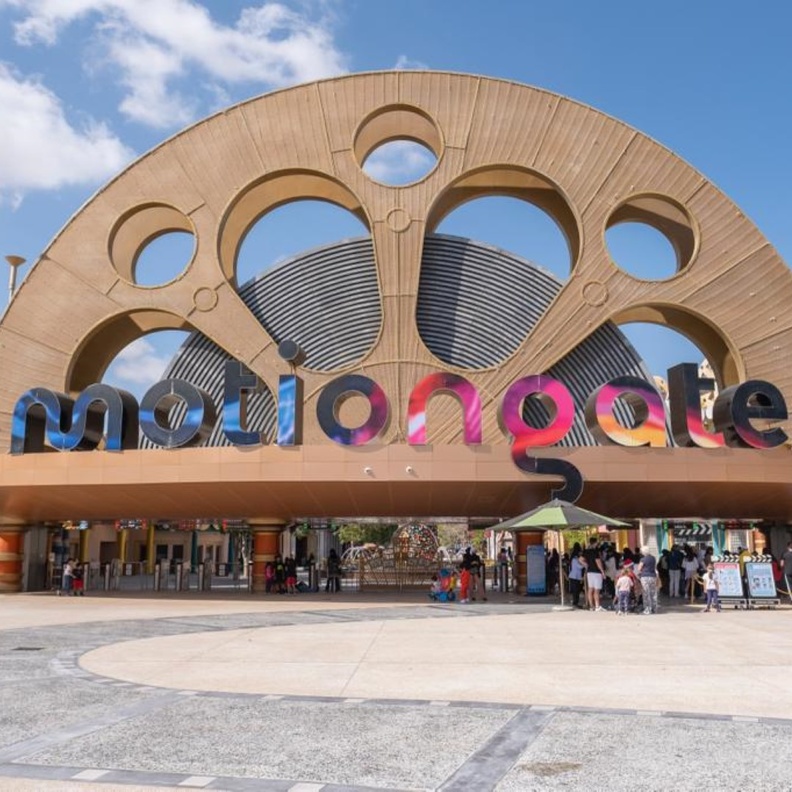 منتزه موشنجيت دبي.. متعة الترفيه في أجواء هوليوود الشيقة