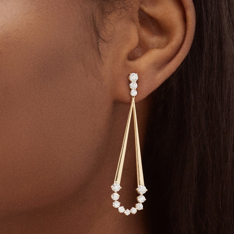 موديلات أقراط ذهب طويلة لأناقتك في المساء