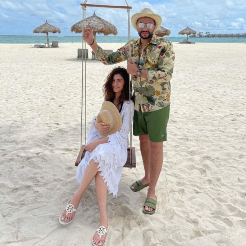 هاجر أحمد بصورة رومانسية مع زوجها في شهر العسل- الصورة من انستغرام هاجر