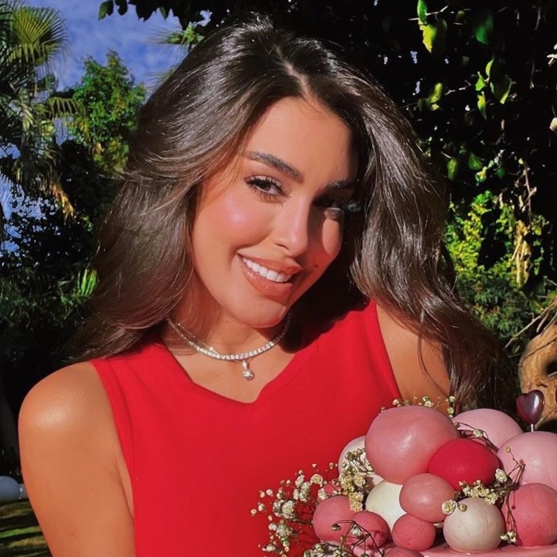 ياسمين صبري تحتفل بعيد ميلادها