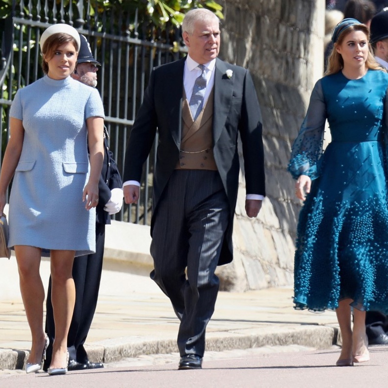 الأميرتان بياتريس ويوجين بعد تجريد والدهما الأمير أندرو من ألقابه الملكي