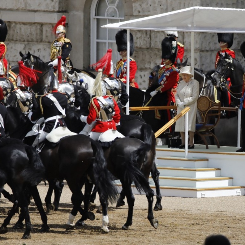 يمكنك حضور حفل عيد ميلاد ملكة بريطانيا Trooping the Colour