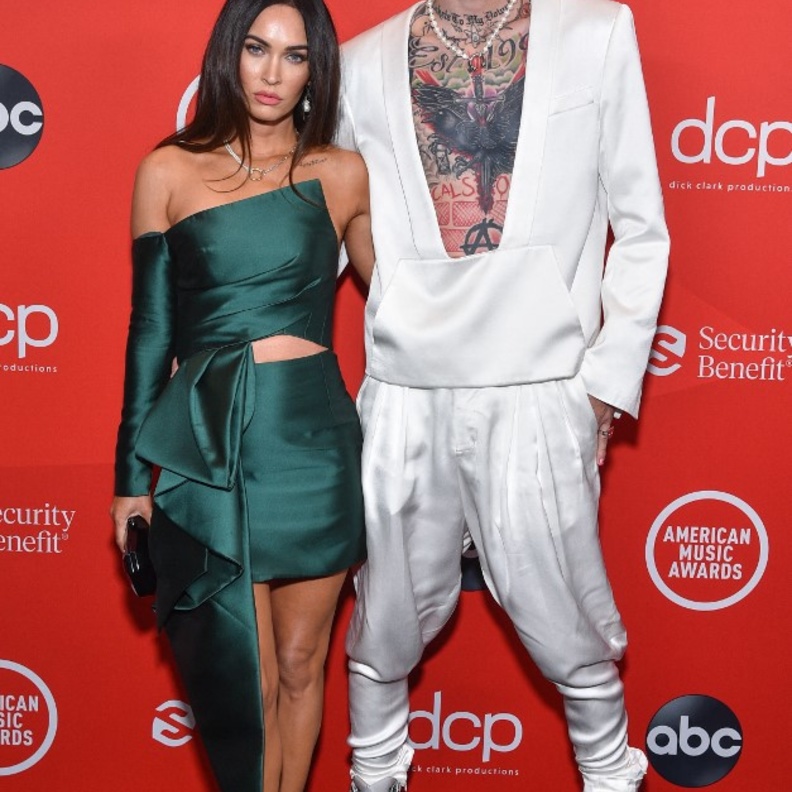 أجمل إطلالات ميغان فوكس وماشين غن كيلي بمناسبة إعلان خطوبتهما